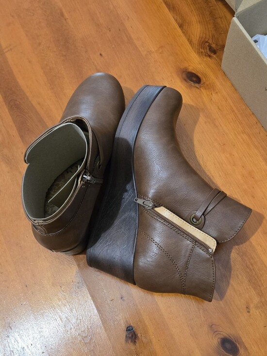 boc Shoes - NWB BOC Leonna Brown 3 Inch Wedge Ankle Zippered Bootie Woman's Size 10